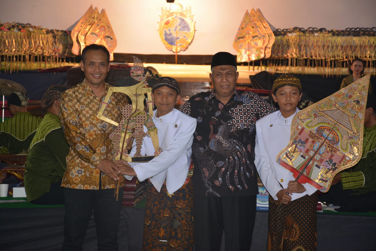 Meriahkan HUT ke-78 TNI, Korem 073/Makutarama dan Jajaran Gelar Pagelaran Wayang di Tiga Lokasi